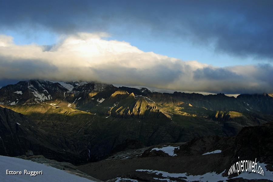 25 - luci e ombre sulle Alpi Graie.JPG